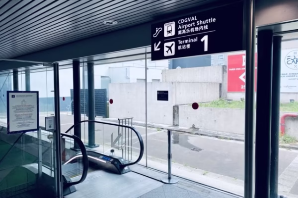 CDGVAL T3 Escalator vers T1 CDGVAL T3 Escalator vers T1